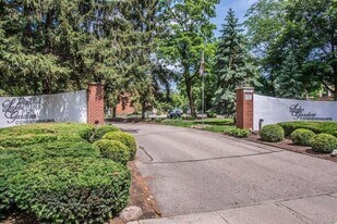 1321 W Main St in Lake Geneva, WI - Building Photo