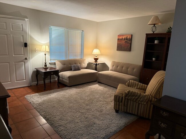 3101 Colonial Way in Chamblee, GA - Foto de edificio - Building Photo