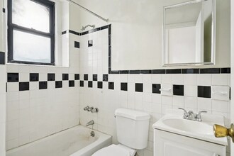 325 E 89th St in New York, NY - Building Photo - Building Photo