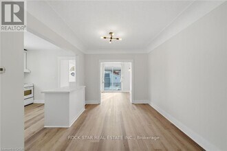 1198 Dunsmure Rd in Hamilton, ON - Building Photo - Building Photo