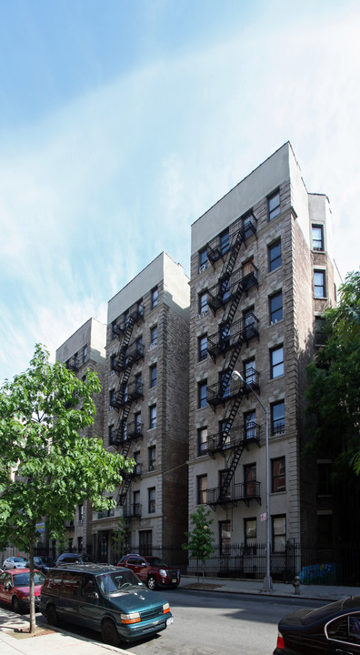 Watt's Court in New York, NY - Building Photo