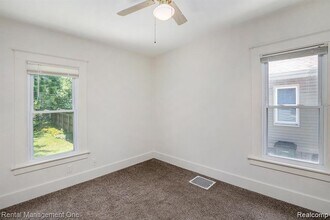 838 Pinecrest Dr in Ferndale, MI - Building Photo - Building Photo