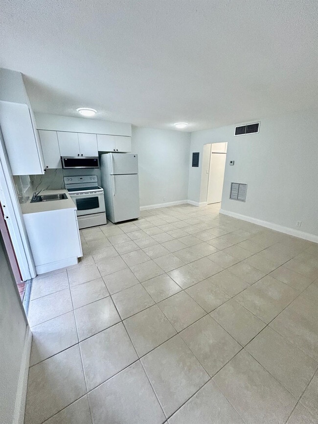 2545 Taft St in Hollywood, FL - Building Photo - Building Photo