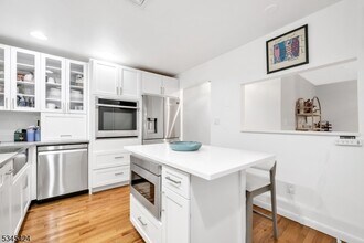 207 London Ct in Teaneck, NJ - Building Photo - Building Photo