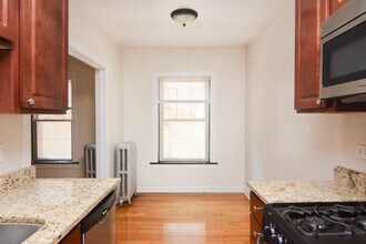 2105 W Ainslie St in Chicago, IL - Building Photo - Building Photo