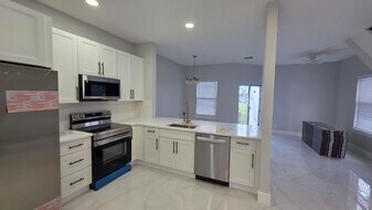 1310 SW 44th Terrace in Fort Lauderdale, FL - Building Photo