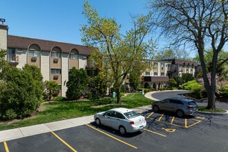 The Chateau Royale in Waukegan, IL - Building Photo - Building Photo