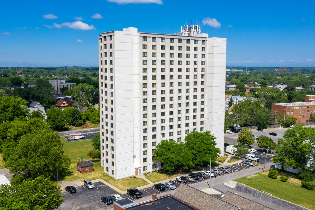 Niagara Towers in Niagara Falls, NY - Building Photo