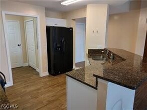 8521 Oakshade Cir in Ft. Myers, FL - Building Photo - Building Photo