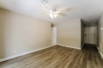 521 SW 11th Dr in Deerfield Beach, FL - Foto de edificio - Building Photo