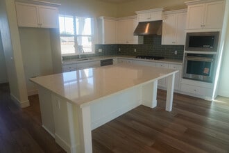 3066 El Capitan Dr in Marina, CA - Foto de edificio - Building Photo