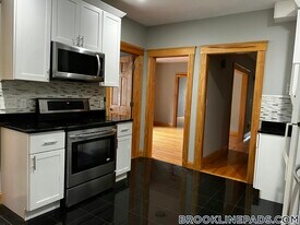 152 Winchester St in Brookline, MA - Building Photo