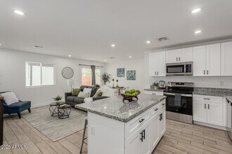 5235 N 23rd Ave in Phoenix, AZ - Building Photo - Building Photo