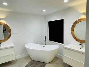 1952 Water Ridge Dr in Weston, FL - Building Photo - Building Photo