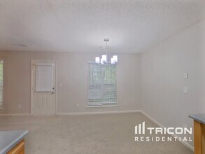 7913 Four Oaks Ct in Union City, GA - Building Photo - Building Photo