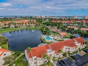6073 Bahia Del Mar Blvd S in St. Petersburg, FL - Building Photo - Building Photo