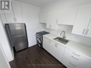 849 Brant St in Burlington, ON - Building Photo - Building Photo