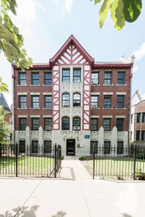 2420 N Kedzie Blvd in Chicago, IL - Building Photo