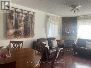 5835 Chessman Ct in Mississauga, ON - Building Photo - Building Photo