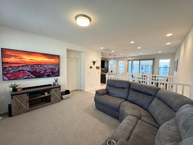 property at 34 Jaripol Cir