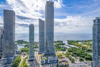 Sky Tower in Toronto, ON - Building Photo - Building Photo