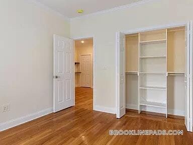 15 Green St, Unit 2 in Brookline, MA - Foto de edificio - Building Photo