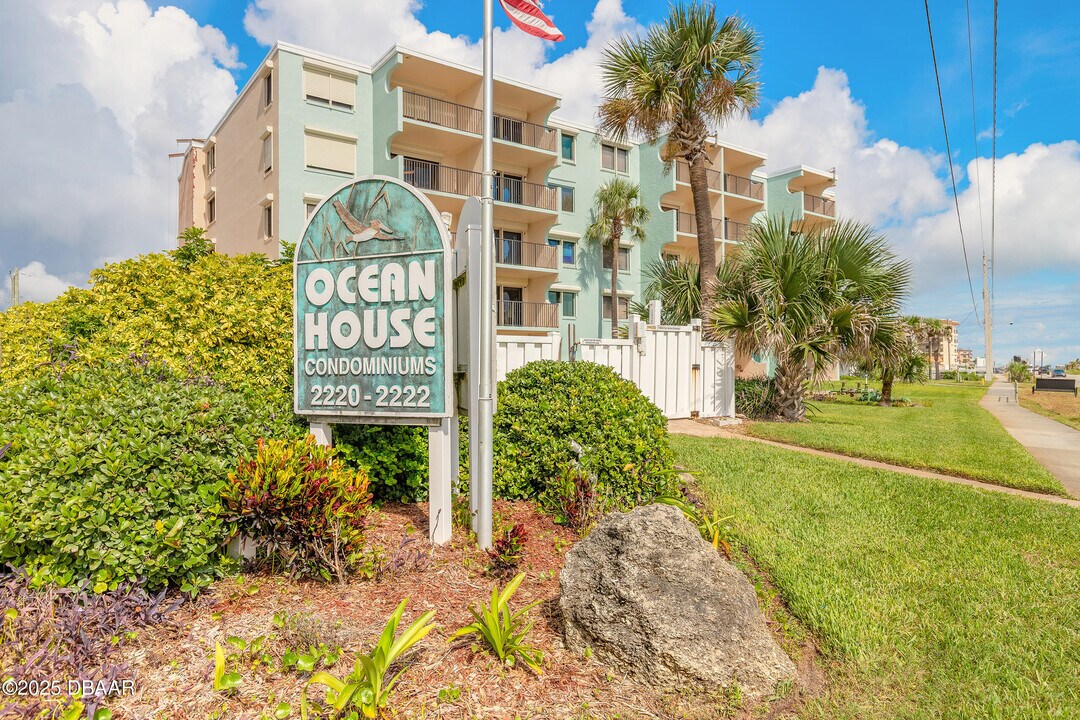 2222 Ocean Shore Blvd in Ormond Beach, FL - Building Photo