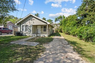 2328 Boss St in La Marque, TX - Building Photo