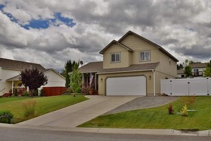 18418 e 11th ave in Spokane Valley, WA - Building Photo