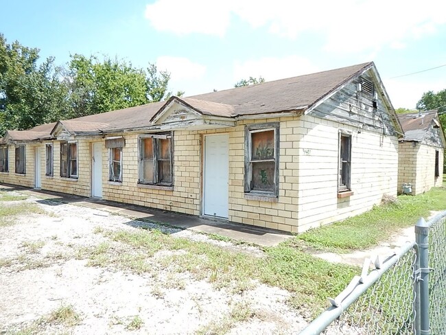 4431 Gunter St in Houston, TX - Foto de edificio - Building Photo