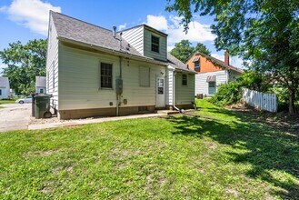1910 Iowa St in Cedar Falls, IA - Building Photo - Building Photo