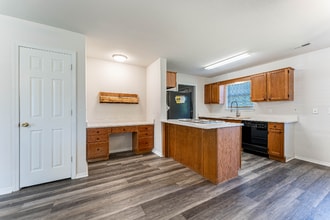 2402 S 16th St in Rogers, AR - Building Photo - Building Photo