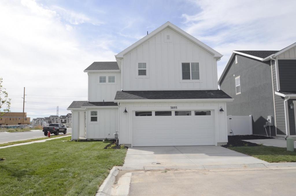 3893 S 3100 W in West Haven, UT - Building Photo