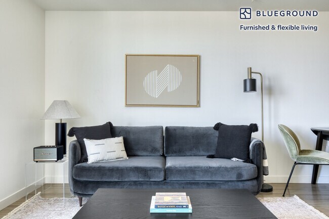 636 Pacific Ave-Unit -FL6-ID523 in Long Beach, CA - Building Photo - Building Photo