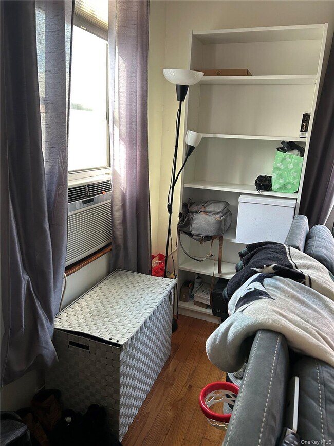 31-05-31-33 33rd St in New York, NY - Building Photo - Building Photo