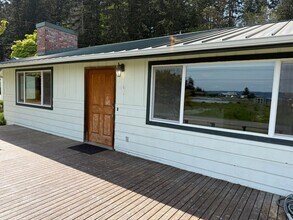 3 N Leitch Pl in Coupeville, WA - Building Photo - Building Photo