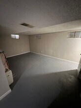 1563 Oakwood Dr in Waterloo, IA - Building Photo - Building Photo