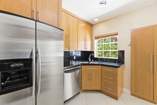 3300 Segovia St in Coral Gables, FL - Building Photo