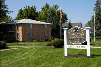 Eastway Manor Apartments in Webster, NY - Foto de edificio - Building Photo