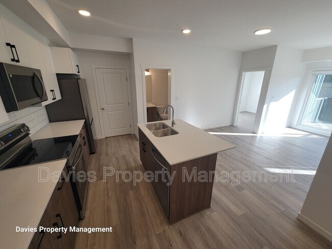 9207-9228 228 St NW in Edmonton, AB - Building Photo - Building Photo