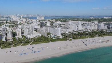 100 Lincoln Rd, Unit 323 in Miami Beach, FL - Building Photo - Building Photo