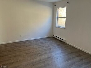 100 Pierson Miller Dr in Pompton Lakes, NJ - Building Photo - Building Photo