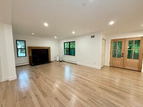 60 Mountain Rd in Colchester, CT - Building Photo - Building Photo