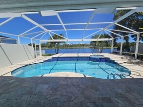 1025 Bedford Ave in Palm Beach Gardens, FL - Building Photo - Building Photo