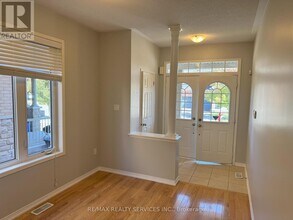 12 Sussexvale Dr in Brampton, ON - Building Photo - Building Photo