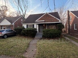 16121 W Parkway St in Detroit, MI - Building Photo