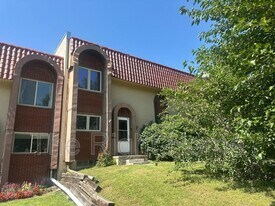 5134 N 105th St in Omaha, NE - Building Photo