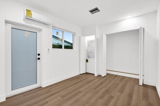 4701 SW 104th Ct in Miami, FL - Foto de edificio - Building Photo