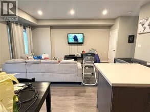 65 Old School Trl in Welland, ON - Building Photo - Building Photo