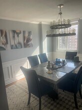 4 Monroe St, Unit 607 in Rockville, MD - Foto de edificio - Building Photo